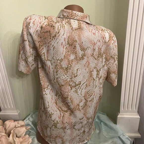 Alfred Dunner. Sz 14. Short Sleeve. Reptile Print. Button Up. Blouse. B90 - Picture 2 of 5